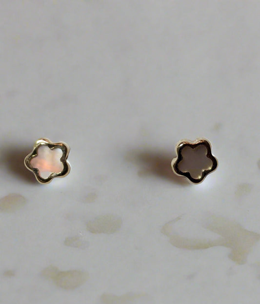 Flower mother of pearl 5 petal 14 KT gold screw back earrings