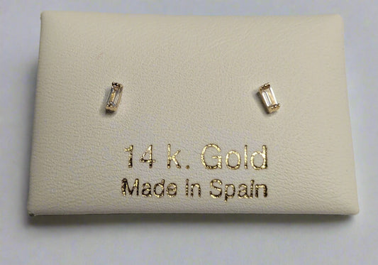A pair of 14 KT gold earrings with baguette cuts, displayed on a white card with '14 k. Gold Made in Spain' printed on it.