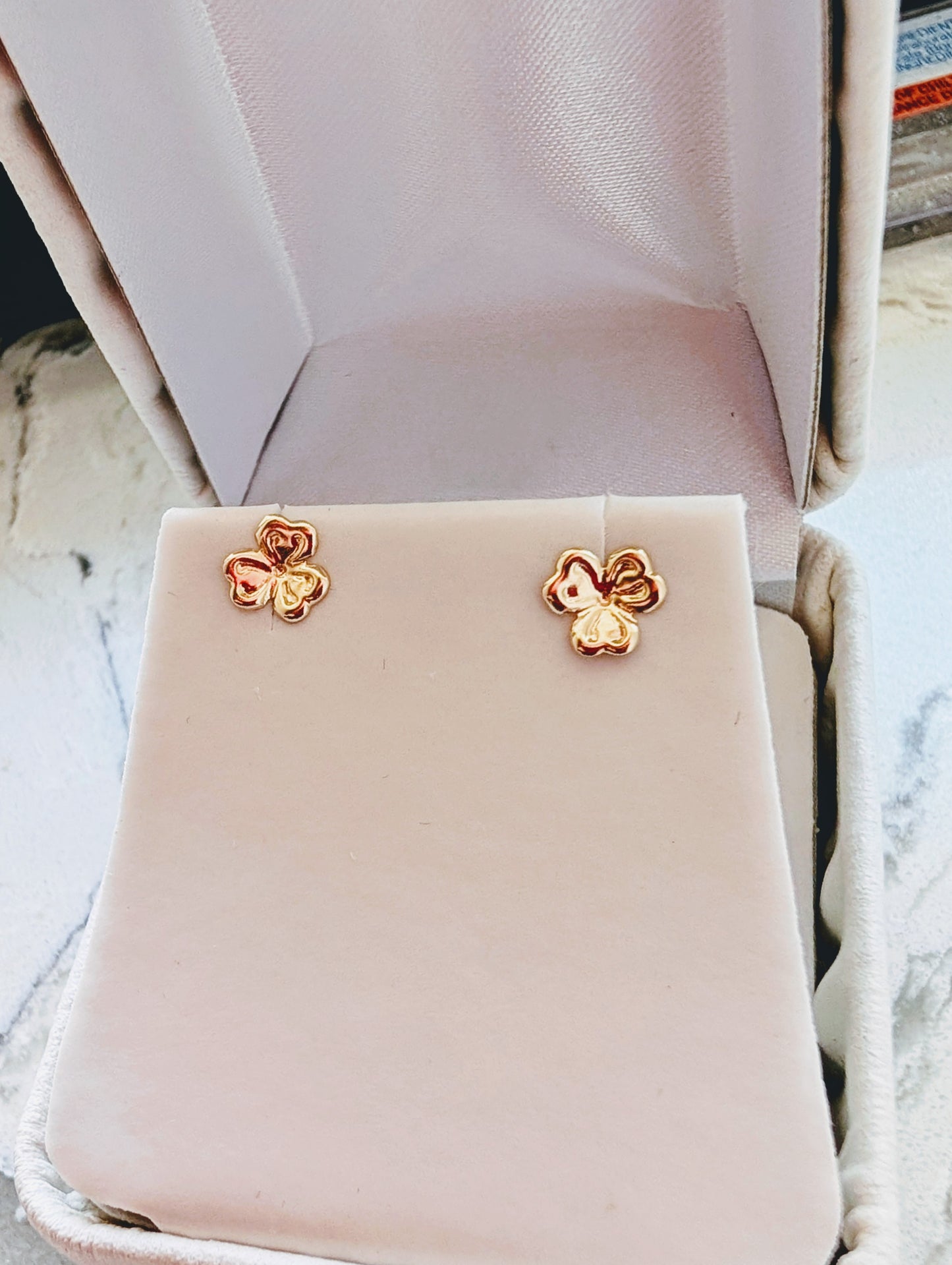 14 KT Three Leaf Clover screw back earring