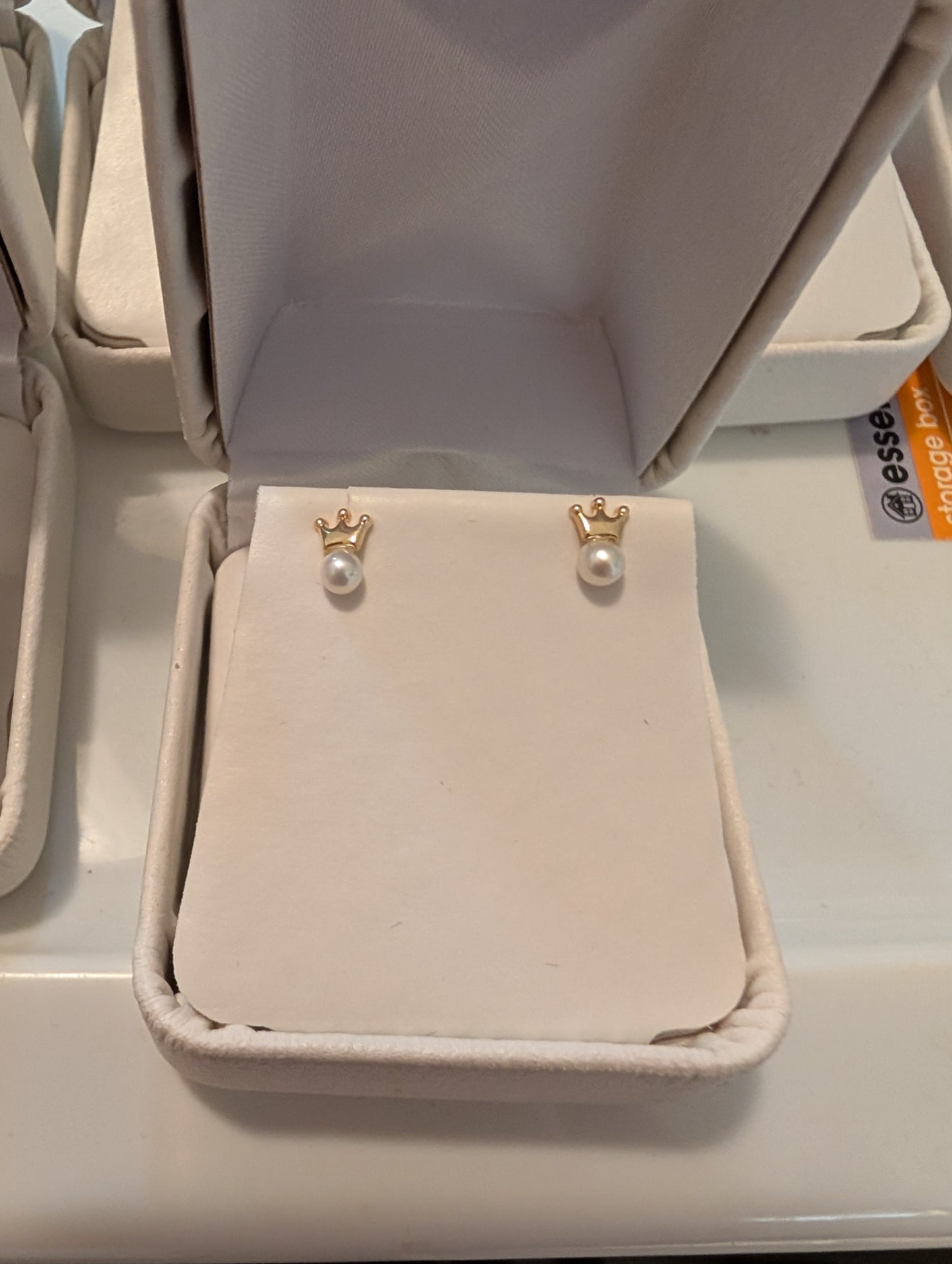 14 KT Crown topped pearl screw back earrings