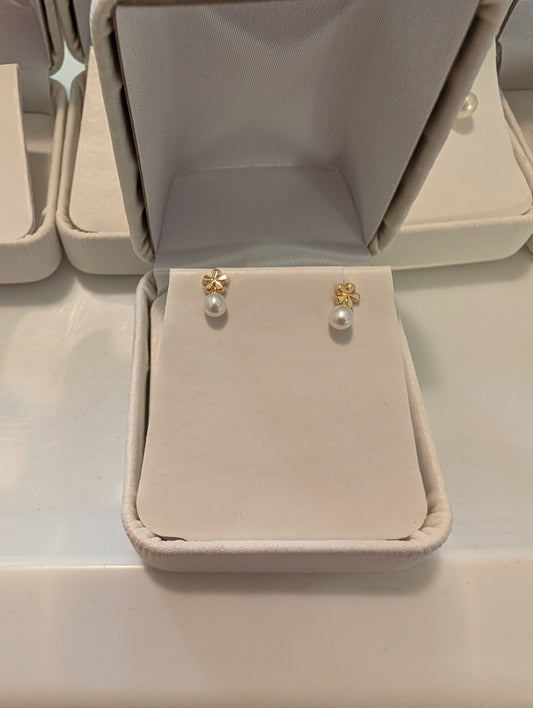 14 KT flower pearl screw back earrings
