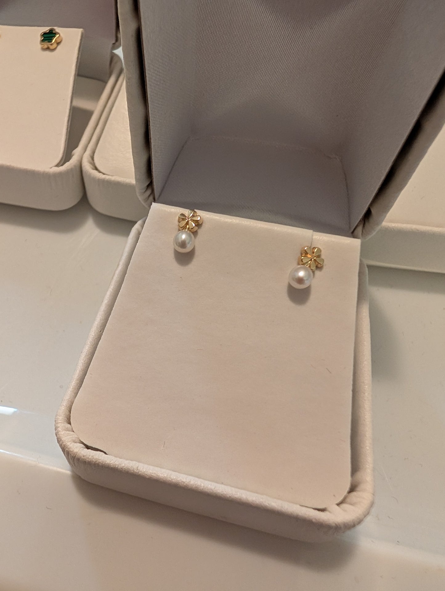 14 KT Flower Topped pearl screw back earrings