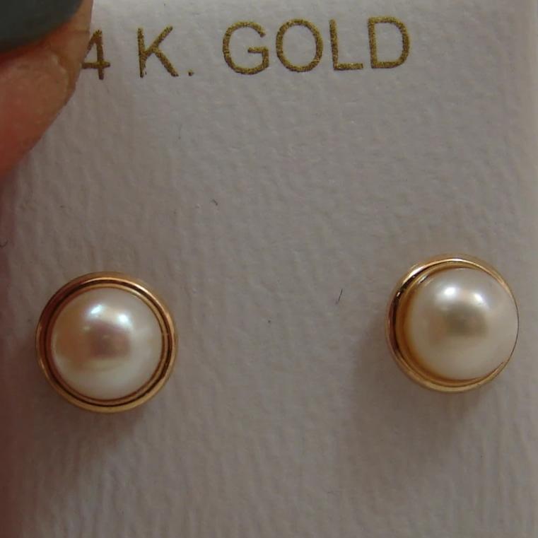 14 KT Children's Pearl 5mm. screw back earrings
