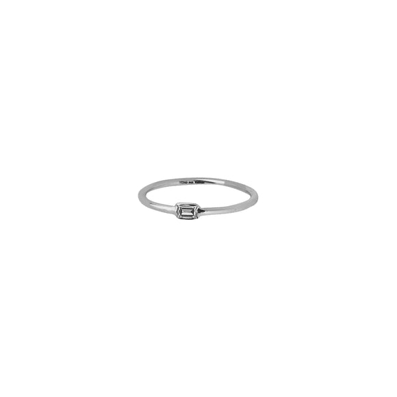 14 KT Diamond thinner baquette Ring