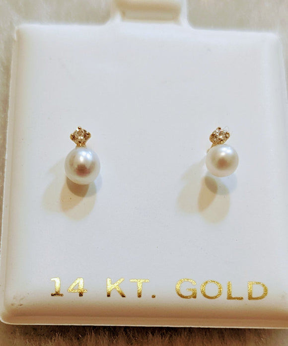 14 KT Children's Pearl cz. accents screw back earrings